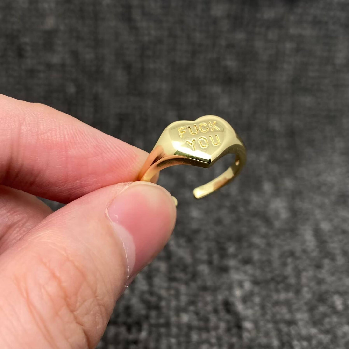 Ring „FUCK YOU“