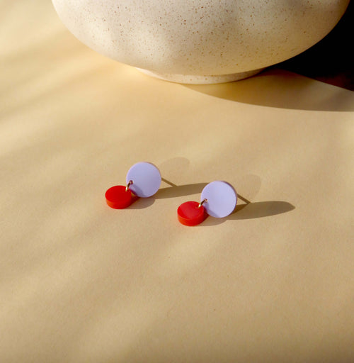 Big Dotty Acryl Ohrringe in flieder rot - La Blutique niemalsmehrohneOhrringe Berlin