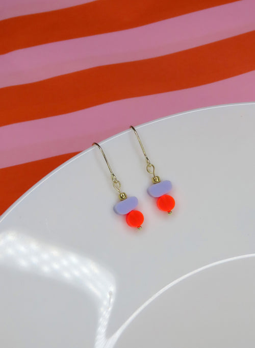 Color Treats Ohrringe neon flieder mit gold filled Elementen - La Blutique niemalsmehrohneOhrringe Berlin