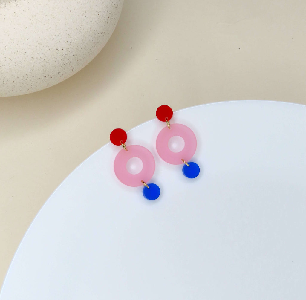 Colorblock Double Circle Ohrstecker in rot, eisrosa und tiefblau - La Blutique niemalsmehrohneOhrringe Berlin