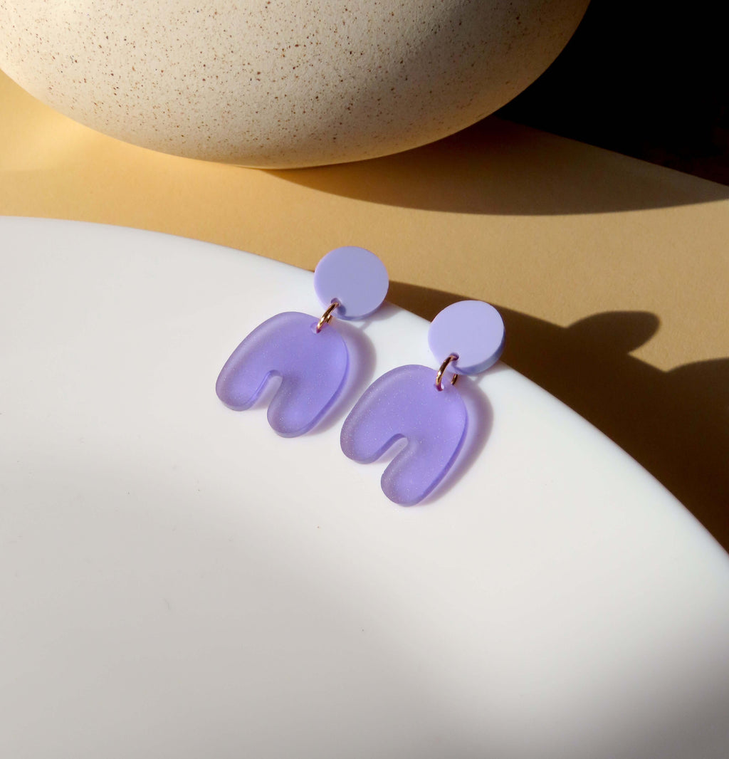 Flieder lila transparent Squishy Arch Bogen Ohrringe - La Blutique niemalsmehrohneOhrringe Berlin