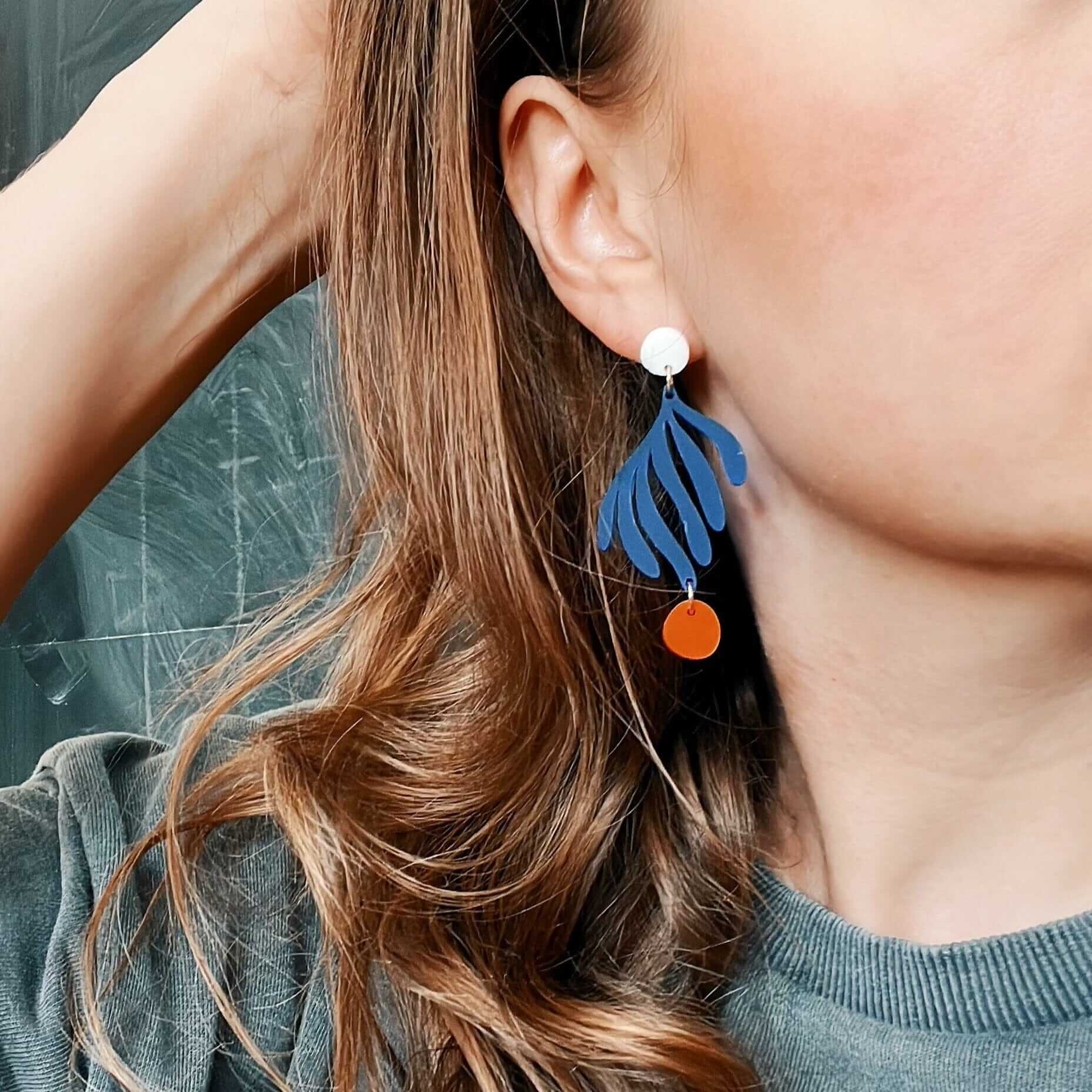 Matisse Florale Blatt Ohrringe aus Acryl - La Blutique niemalsmehrohneOhrringe Berlin