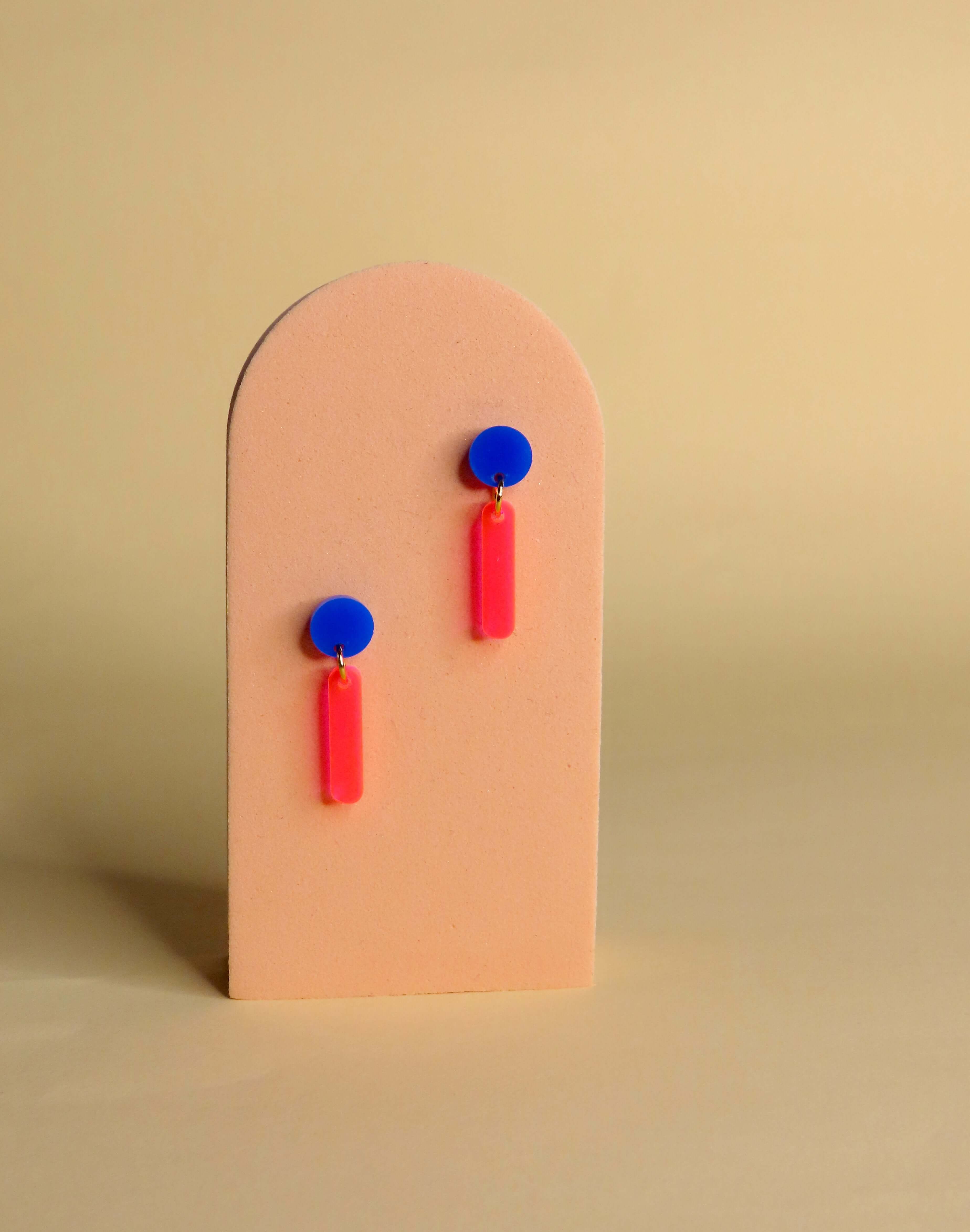 niemalsmehrohne x Kunstmuseum Basel Edition - neon lights Nr. 1 - Ohrringe - La Blutique niemalsmehrohneOhrringe Berlin