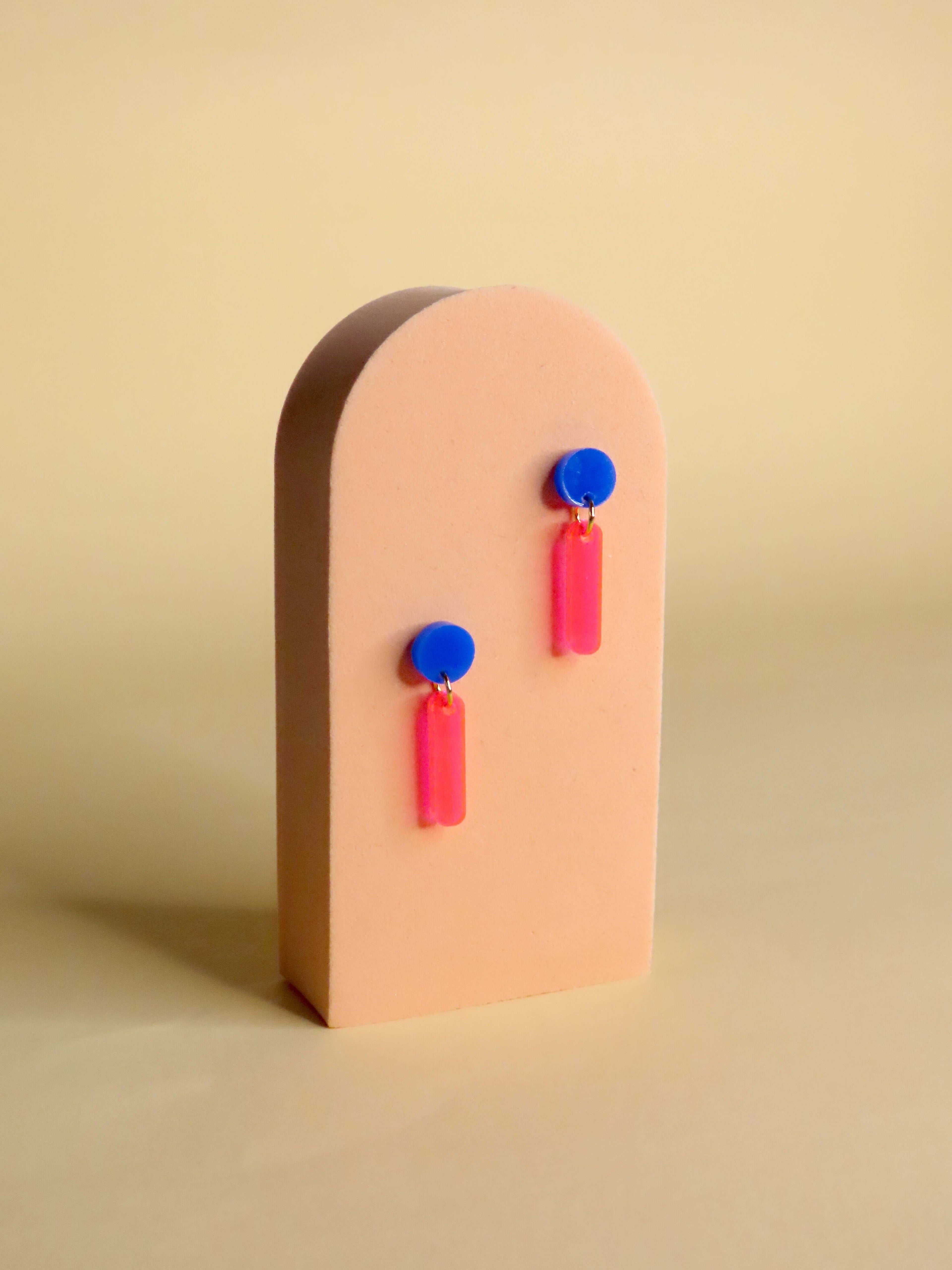 niemalsmehrohne x Kunstmuseum Basel Edition - neon lights Nr. 1 - Ohrringe - La Blutique niemalsmehrohneOhrringe Berlin