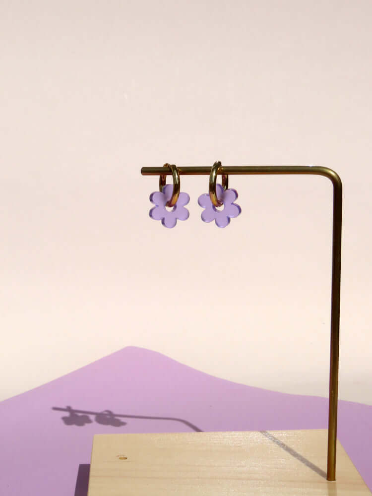 Violette Flower Edelstahl Hoops - La Blutique niemalsmehrohneCreolen Berlin