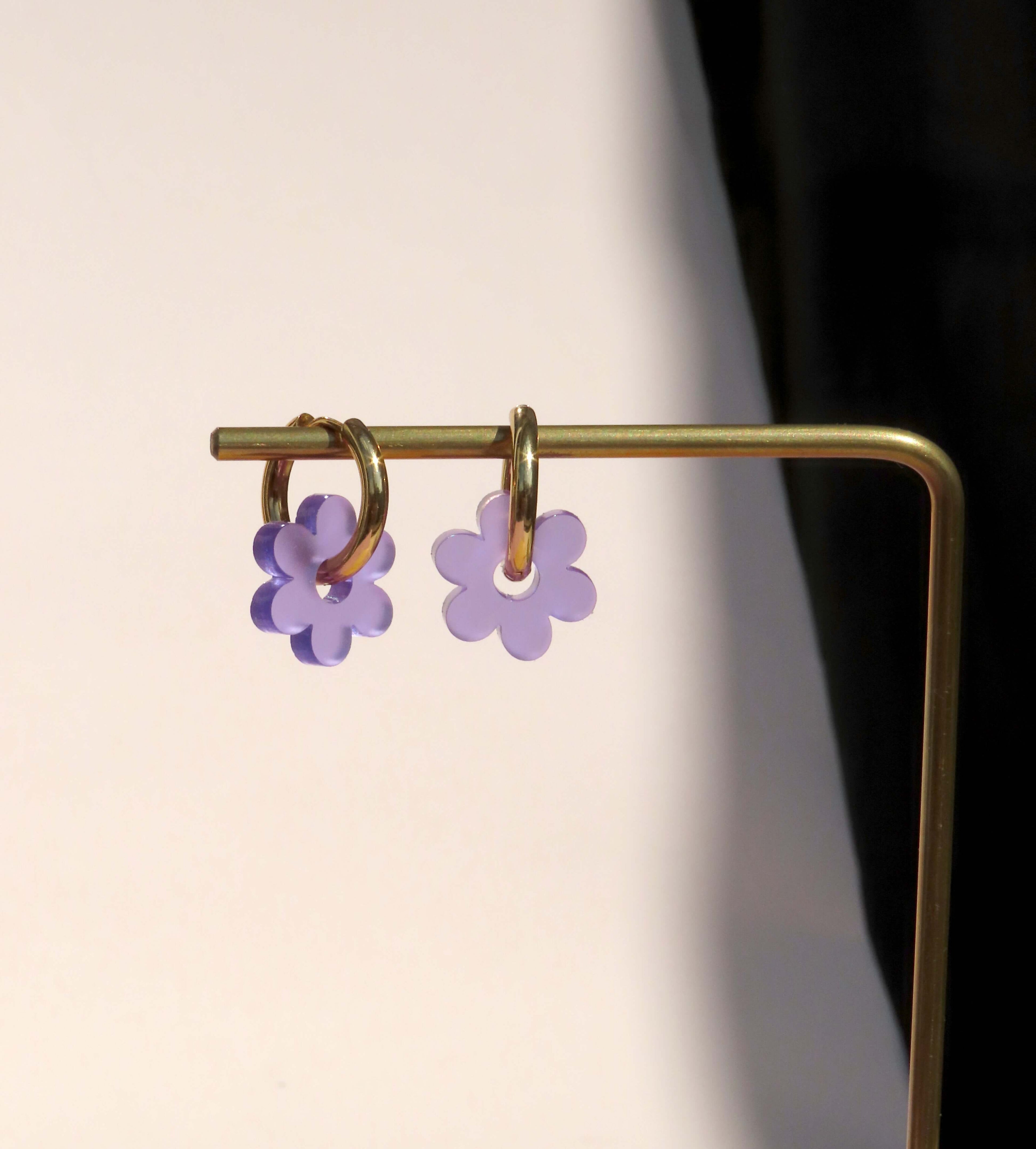 Violette Flower Edelstahl Hoops - La Blutique niemalsmehrohneCreolen Berlin