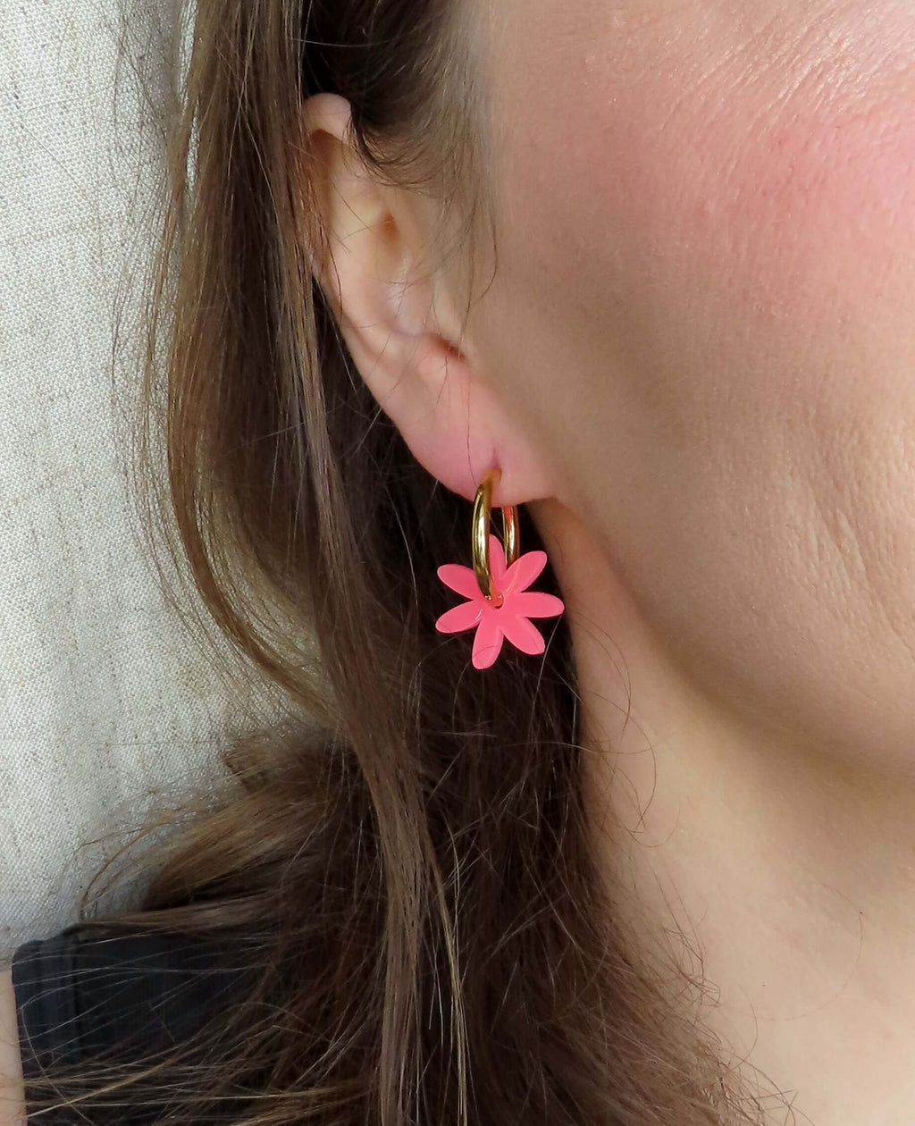 Weiße Margarite Edelstahl Hoops - La Blutique niemalsmehrohneCreolen Berlin
